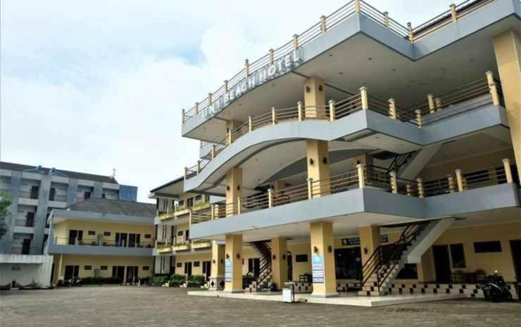 Uni Beach Hotel Pangandaran Exteriör bild
