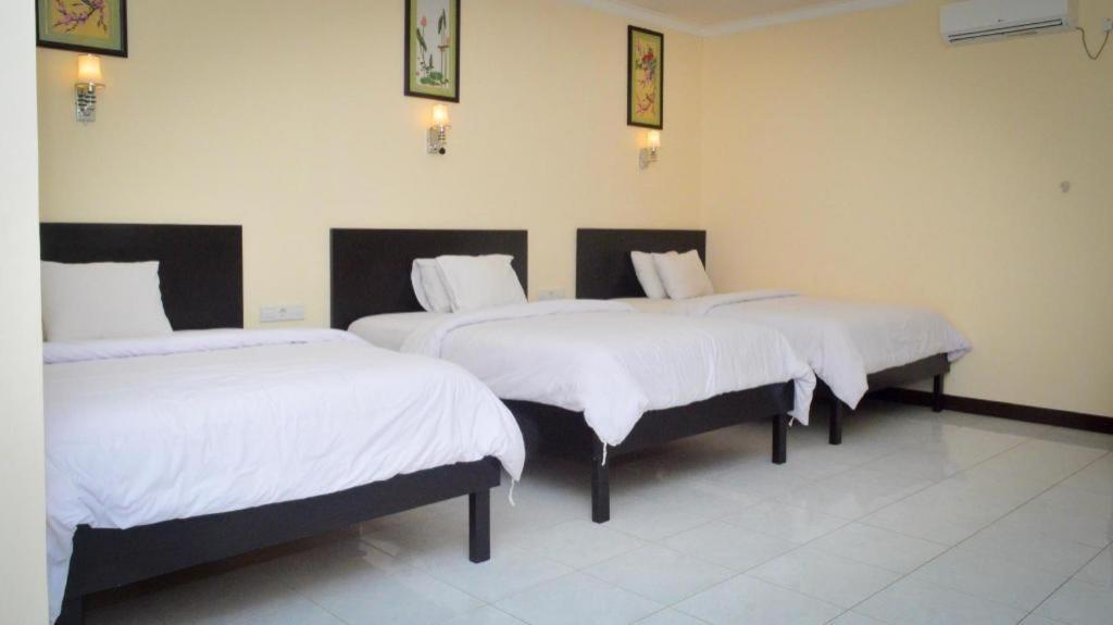 Uni Beach Hotel Pangandaran Exteriör bild