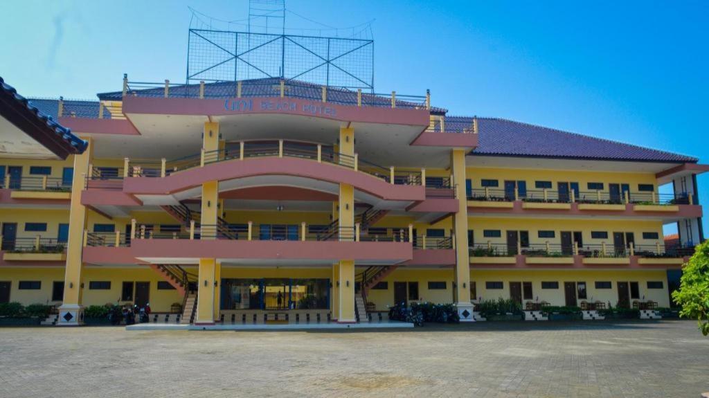 Uni Beach Hotel Pangandaran Exteriör bild