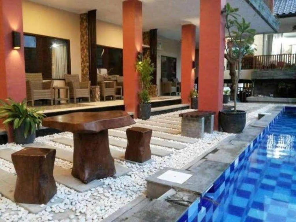 Uni Beach Hotel Pangandaran Exteriör bild